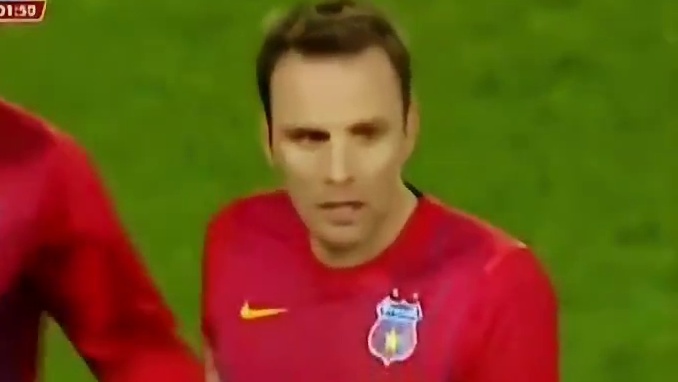 输球被当众用指虎打碎颧骨？#足球