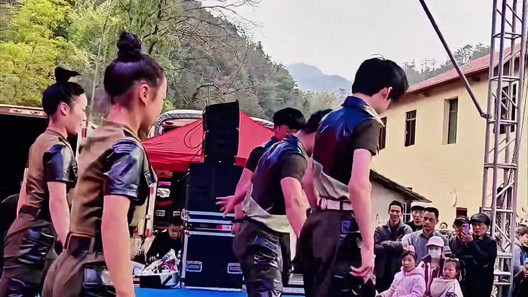 隆回志几团队 今晚6点半在隆回城南小学附近演出#演出现场视频 #志几团队