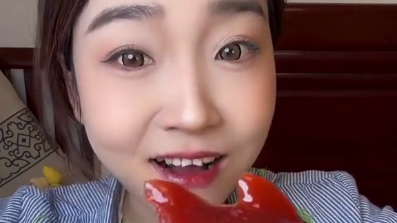 过年倒计时！餐桌上准备一道锦鲤山楂糕吧～又解腻又好吃关键还有好意头！一大条围绕着10条小鱼～#鲤鱼山