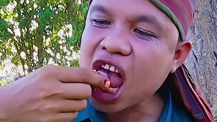 小圆茄子新鲜蔬菜酸辣凉拌️无骨大鸡爪 #泰国生活 #泰国美食 #户外美食 #美食