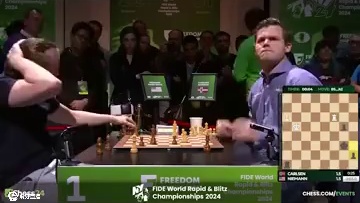 卡尔森战胜尼曼之后，怒砸棋盘发泄 #国际象棋 #比赛现场 #卡尔森