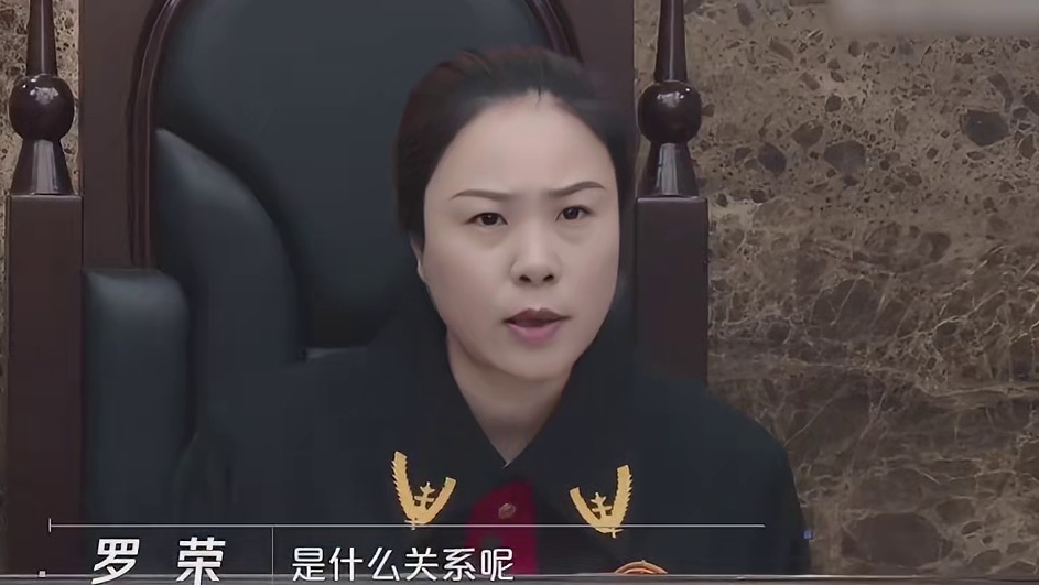 男子偷卖女友奢侈品被告上了法庭，两人之间的复杂关系惊呆法官！