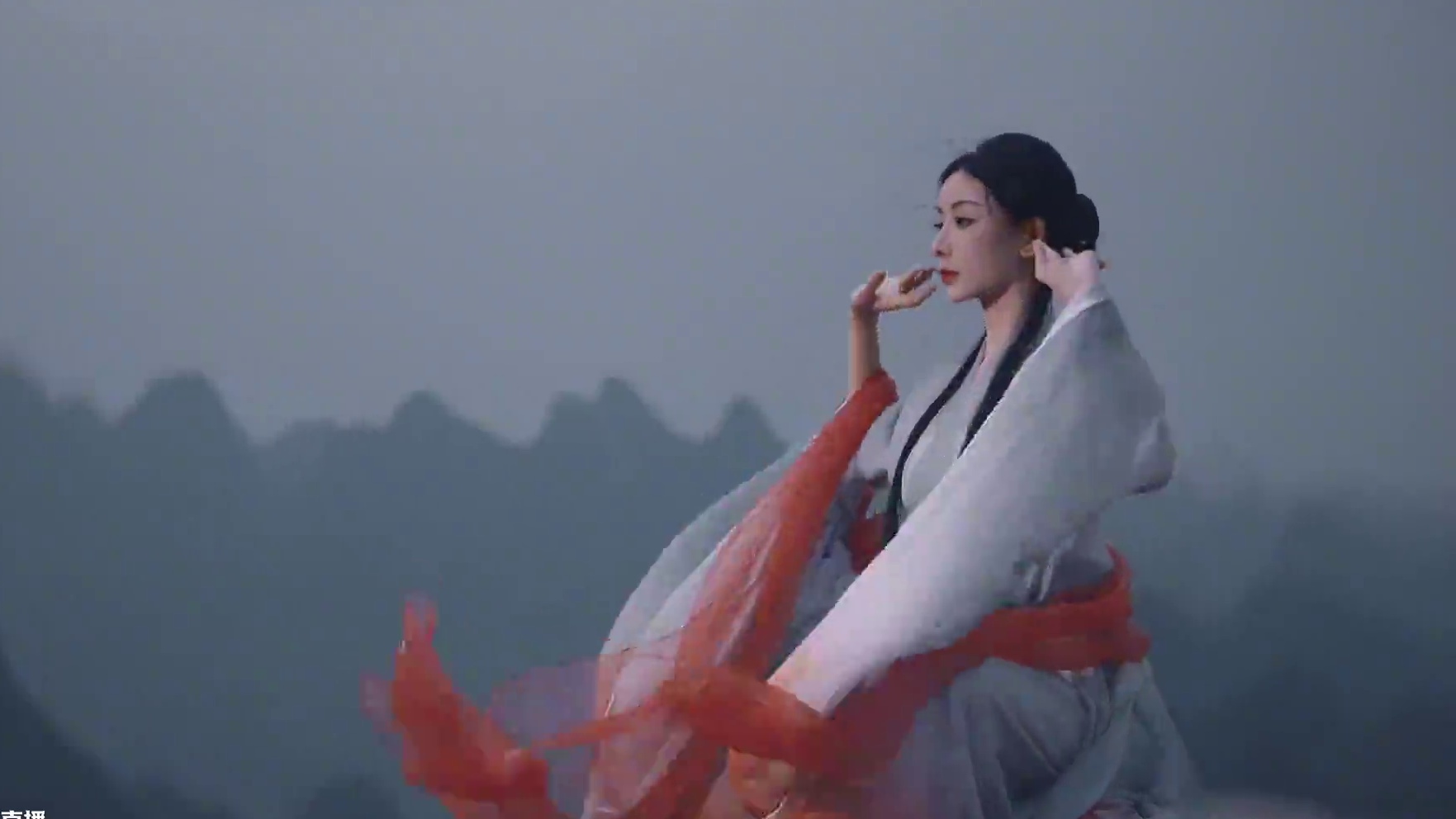 在美学比赛中，中式从不说“承让”。
#国风古韵 #东方美学 #这绝美的宿命感