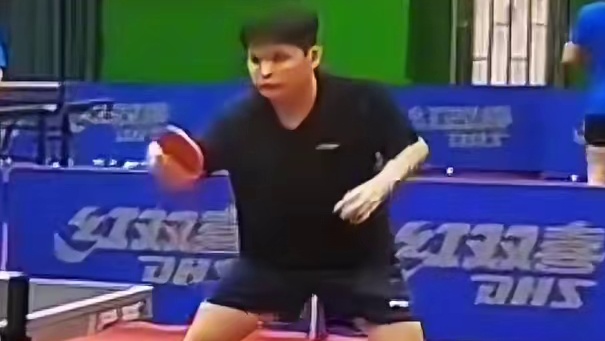 国乒正式开启动作，一眼就望见人群中的莎头