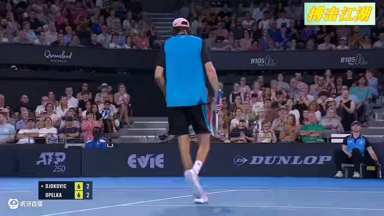 真打不过！面对2米11的发球大炮奥佩尔卡，德约科维奇抢七落败 