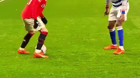 费劲了！巴媒：曼联决定冬窗送走#安东尼 但是至今没有收到任何报价 未来何去何从#足球的魅力 #曼联 