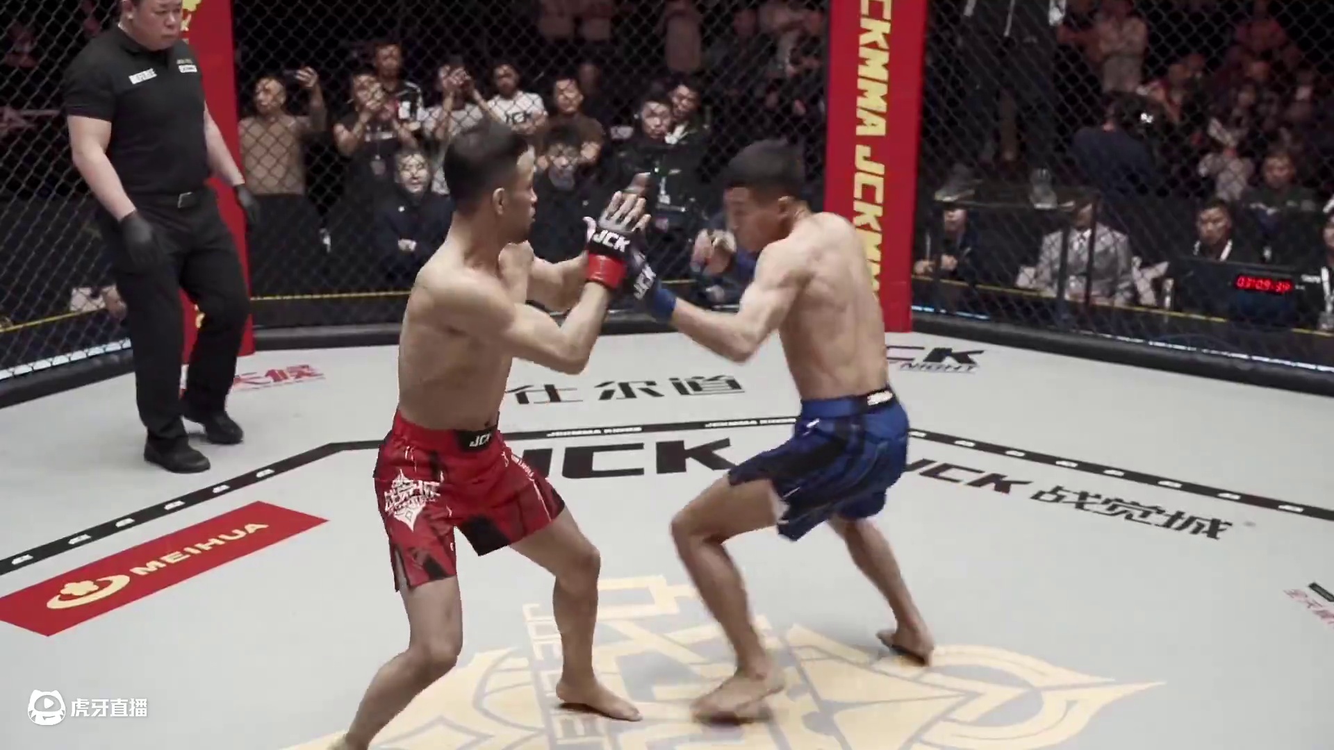 【2024年度KO评选】 价值百万的一拳 彝族勇士海来尔克精准后手命中 登顶觉城之巅！#jck #j