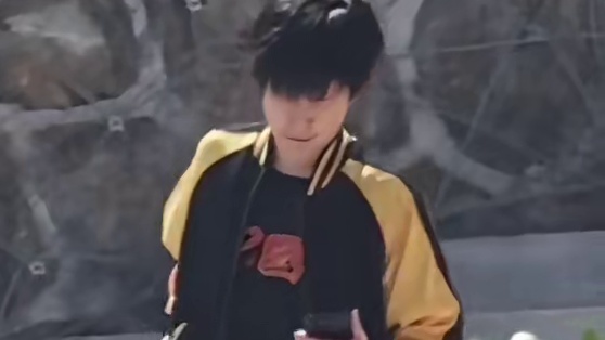 王楚钦换新衣服训练，这套不错哦，封训加油