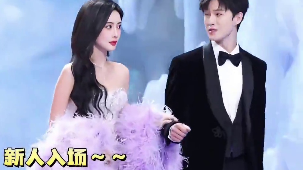 这哪是红毯啊！这明明是婚礼现场啊 #孟子义 #李昀锐 #李昀锐让孟子义搭他的手