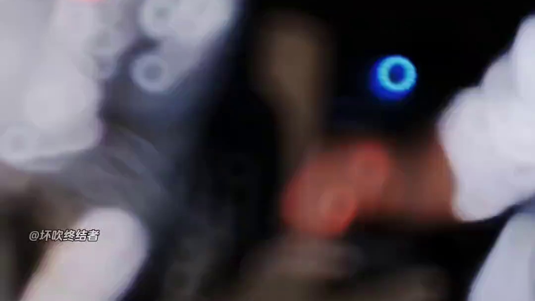 老虎护主眼睛透露凶光不准别人碰自己的主人 主人:小伙子有前途#老虎 #大猫 #护主