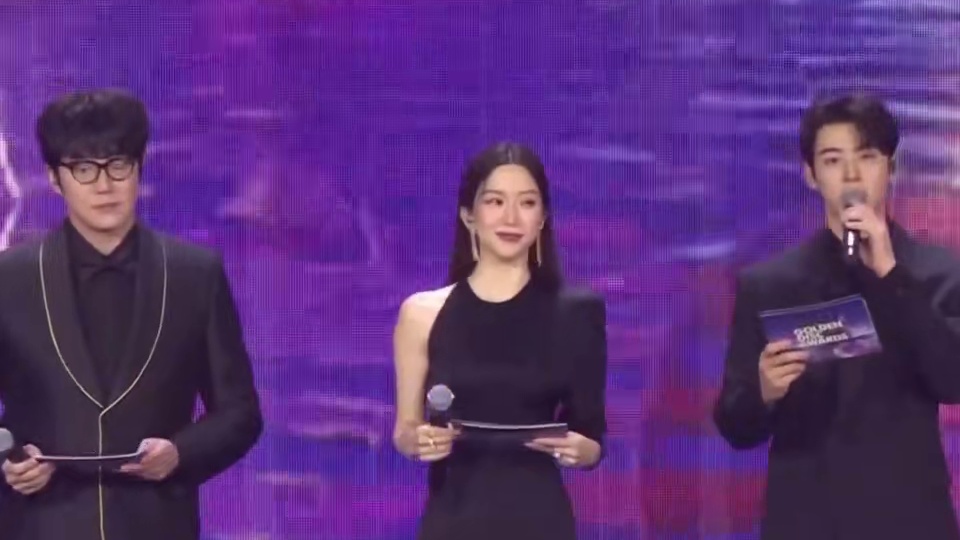 车银优文佳煐39届金唱片颁奖典礼MC同台 #车银优 #文佳瑛 #成始璄 #金唱片