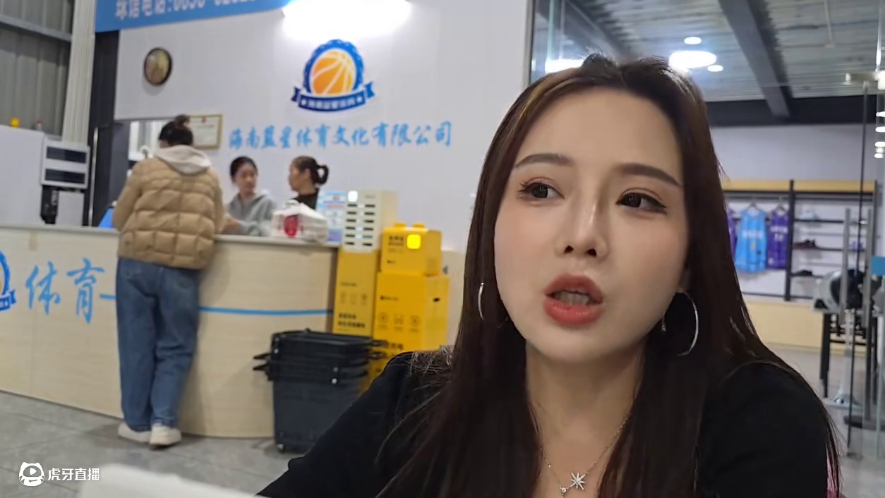 【集梦会长】鹿鹿子坦言和球员没有其它关系，在她眼里都是弟弟