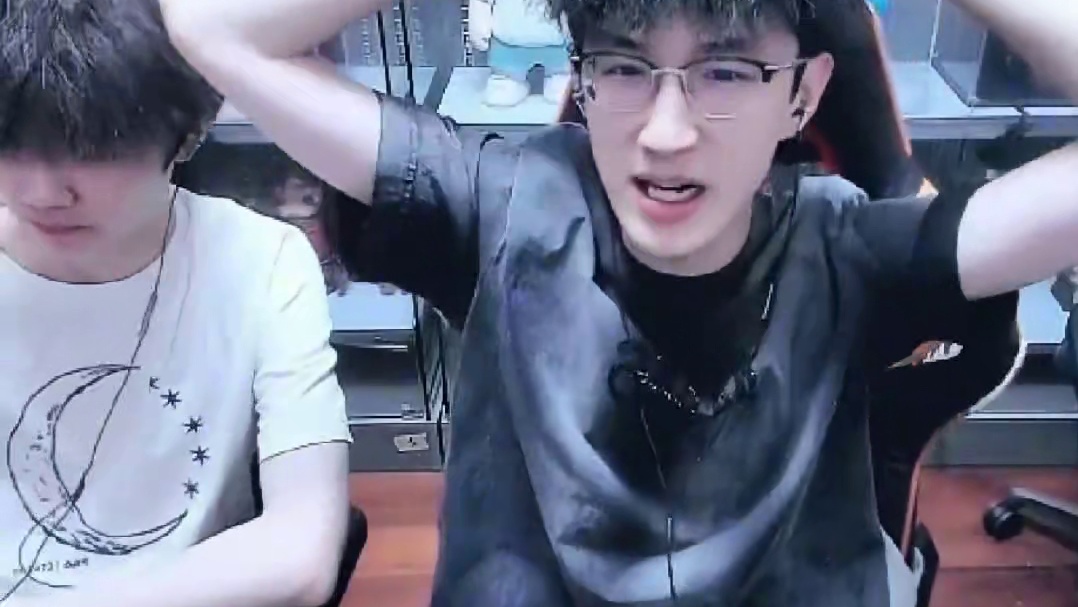 策划这是盯上我月卡钱了吧！ 