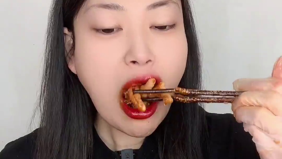 #麻酱大宽粉 #酸辣无骨鸡爪 配料干净 都是纯手工脱骨 大个肉多 去骨留筋 口感爽脆q弹 嘎嘎好吃 