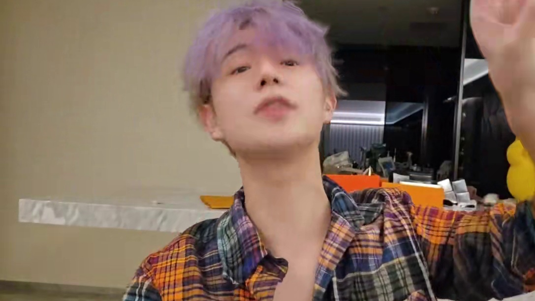 【童锦程】无人机和烟花都是付过款的，在找合适的场地给兄弟们放