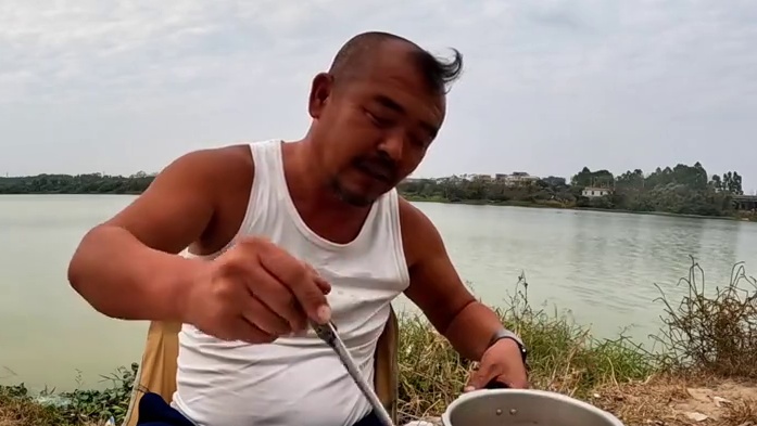 沙和尚来到广东湛江市，九州江边吃羊排骨，太地道啦#自驾游 #露营美食