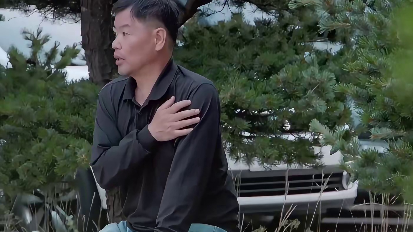 为了一家人的生计奔波，女儿却在舞厅大肆消费