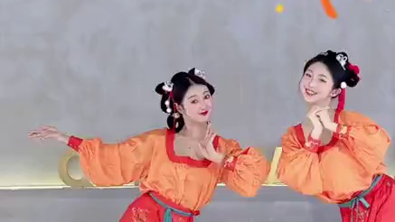 好一朵迎春发， 人人都爱它～ #迎春花舞蹈挑战 #春节氛围提前搞起来了 #国风古韵 #用舞蹈给大家拜