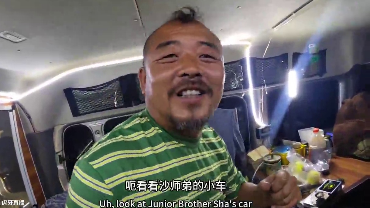 户外露营大神沙和尚，自己一个人荒郊野外吃豆腐，真厉害#户外美食