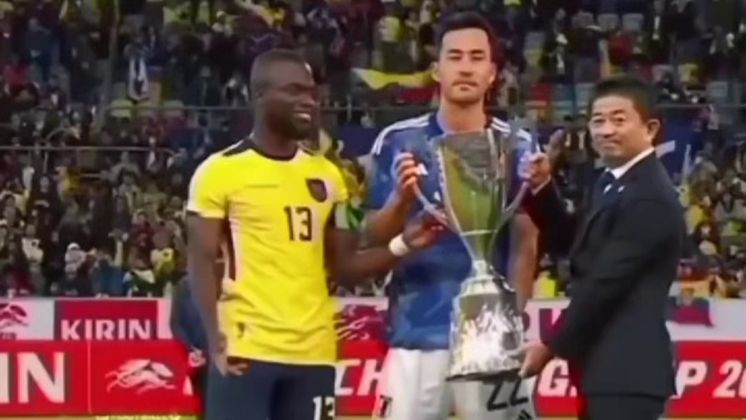 我的奖杯不允许黑人碰！！！#足球#