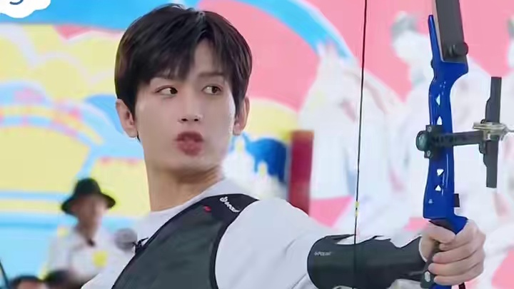 他叫哥哥那一句真的好苏啊，哥哥射到我心上了  #成毅  #被这小表情拿捏了  #这谁扛得住啊  #综