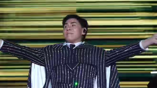 35 年的深情吟唱，黄凯芹携《细听》演唱会驾临东莞，唤醒沉睡的耳朵。#黄凯芹演唱会东莞站#黄凯芹#票