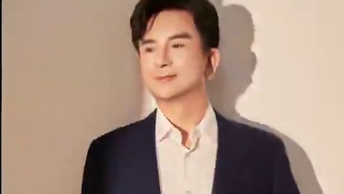 帅不是一个具象的形容词，它是一种无法言语的感觉。 #硬照 #禁欲系 #西装杀 #阳光大男孩 #完美侧