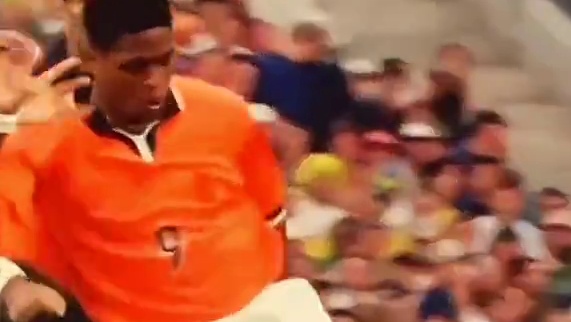 国足对手换帅！48岁荷兰传奇克鲁伊维特将执教印尼国家队