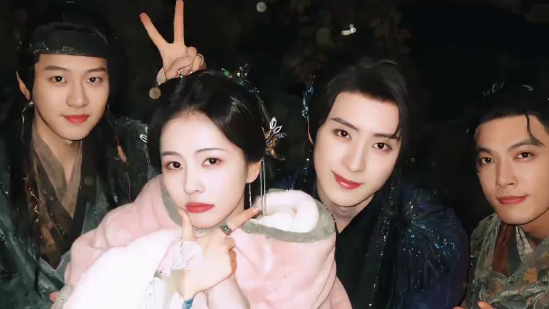 当相机拍下的一瞬间，回忆也被定格 #杀青照 #拍照 #回忆