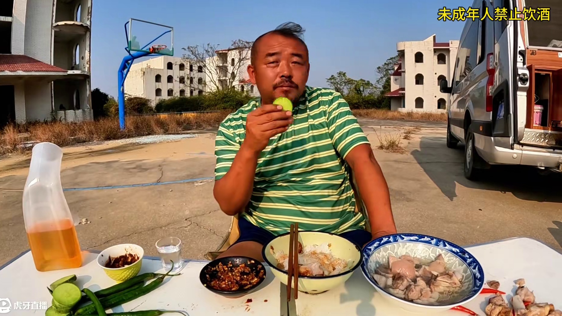 沙和尚胆太大，敢在无人楼露营，真不敢想象啊#露营美食 #穷游