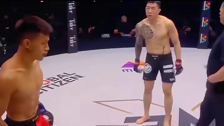 唐凯一拳ko韩国战神金裁雄 “ko男神”唐凯一拳将韩国战神金裁雄送进梦乡！#综合格斗 #唐凯vs阿卜