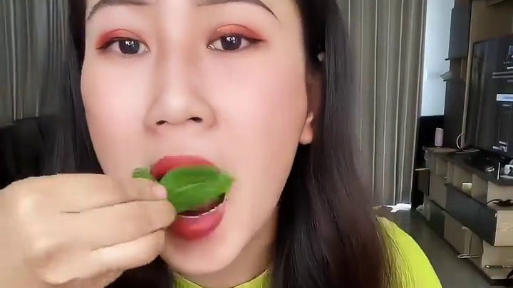 牛肝刺身#刺身美食 #泰国美食 #奇特美食大搜罗 #干净又卫生 #这吃法真的忍不了了