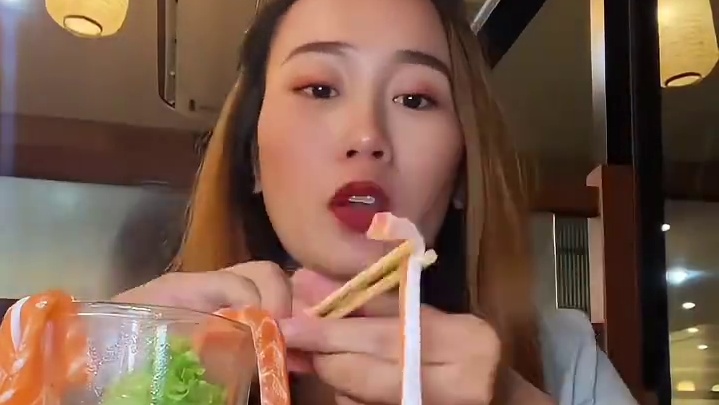 三文鱼刺身#刺身美食 #泰国美食 #奇特美食大搜罗 #三文鱼