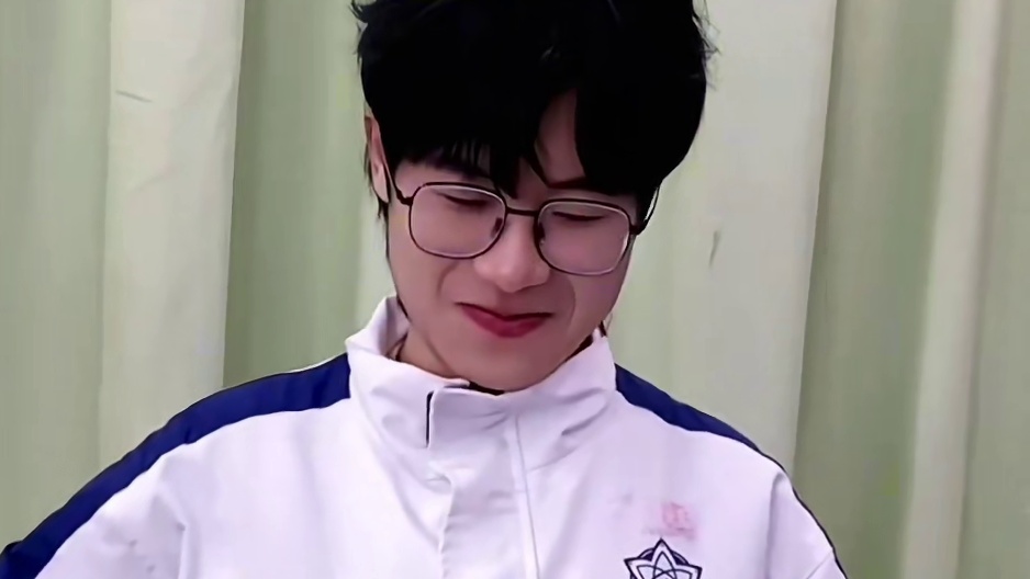 本理发店诚不欺客
#eStar飞车 #剪发刺客刺不到我 #qq飞车手游