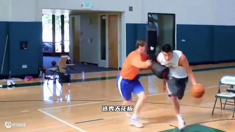 什么样的黄种人，曾经拒绝卡戴珊，在巅峰科比头上狂砍38分？他就是林书豪#林书豪 #经典nba