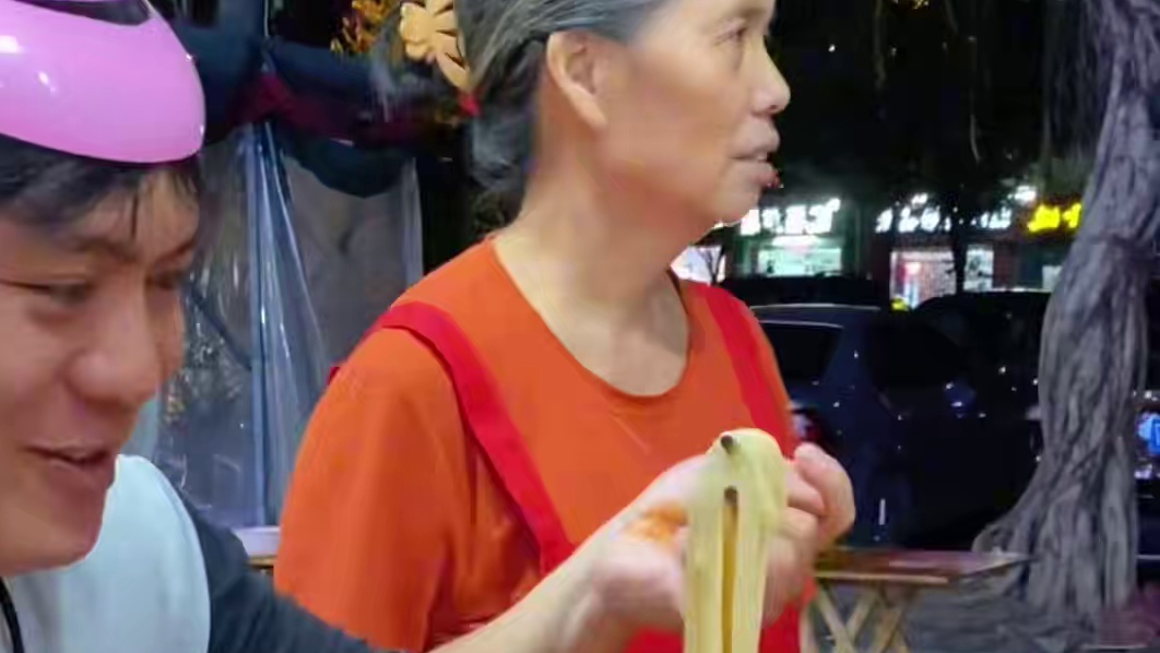 半斤涛第四次挑战8两螺蛳粉~狂赚阿姨20箱螺蛳粉~#螺蛳粉