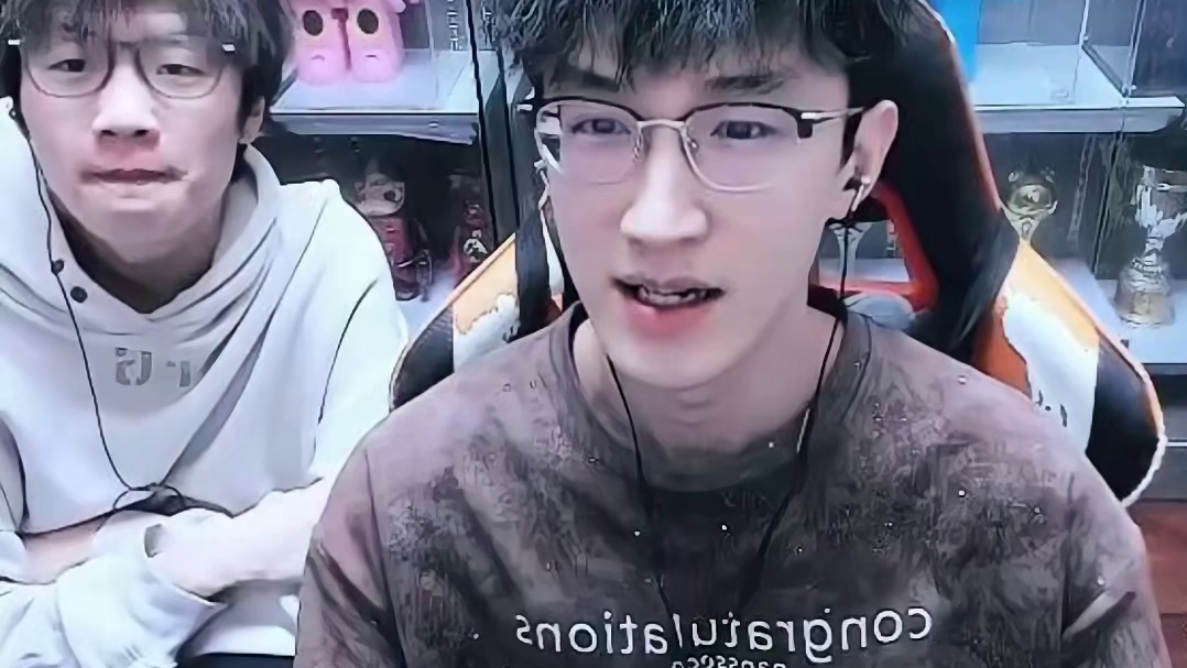 黄金服这么火爆吗？ 