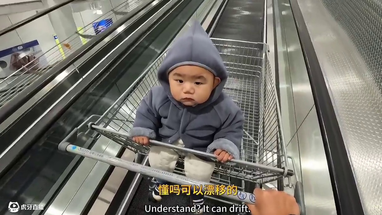 我花299买了一台可以漂移的红色跑车！