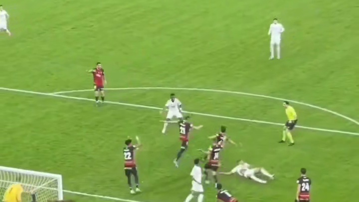 法国超跑！姆巴佩边路爆趟强吃对手！