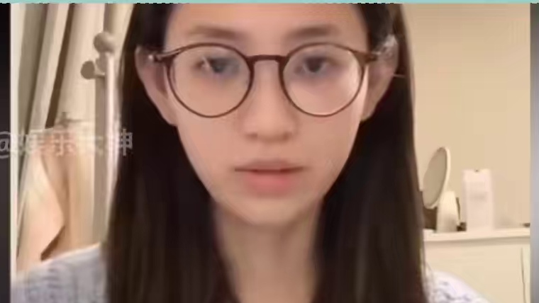 带篮子评价鸡腿诺程鑫凯事件，这就是学霸做题的感觉吗，别人还在阅卷，e哥已经答完了#带篮子 #鸡腿诺 