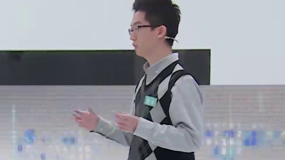 #未来中国AI季  安全感爆棚！由清华大学团队研发的高效端侧多模态大模型，它能够便捷地安装至手机以及