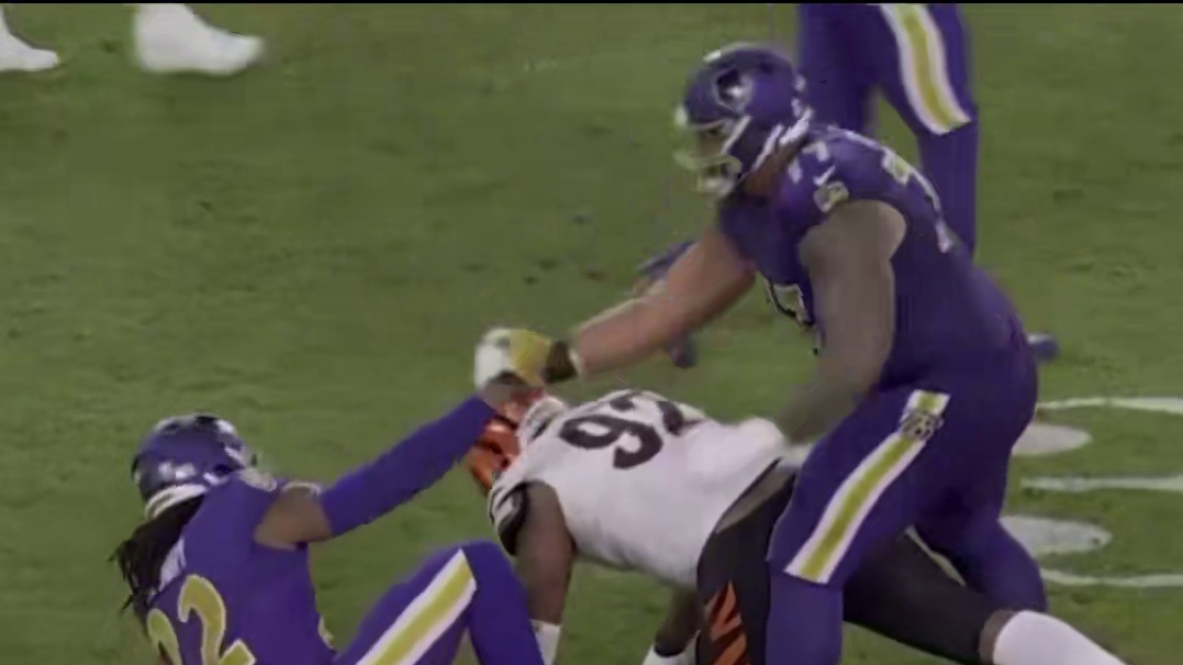 92号:这下没错失擒抱吧？ #美式橄榄球 #橄榄球 #NFL星计划 #橄受到了吗 #德里克亨利