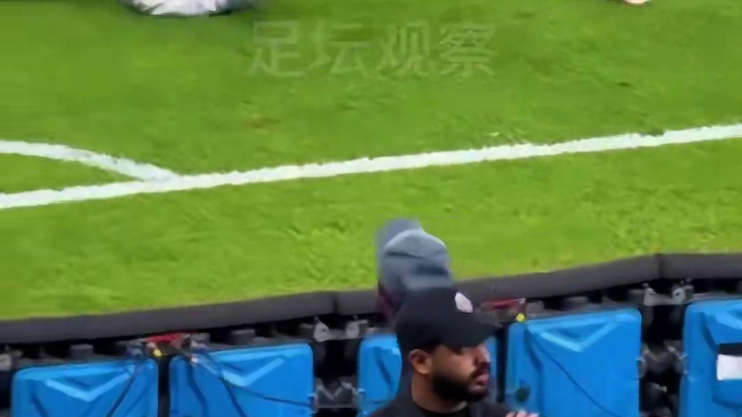 喂，裁判这都不吹犯规？#足球