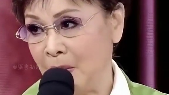 为何李谷一连续缺席两届春晚，一张高清照曝光，原来竟是情非得已#李谷一 #赵本山 #蔡明 #娱乐八卦 