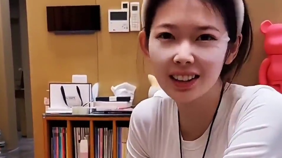 巨巨好吃啊!蛋香加奶香浓郁，口感是湿软绵密的，咸甜适中，早餐吃一个就饱了!#大人小孩都爱吃 #蛋皮吐