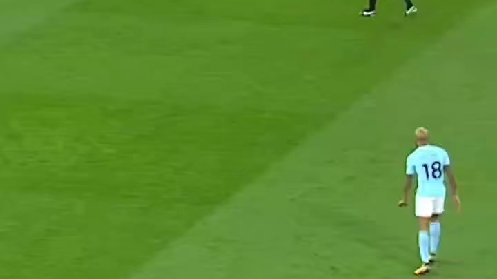 如何把球传进球门！