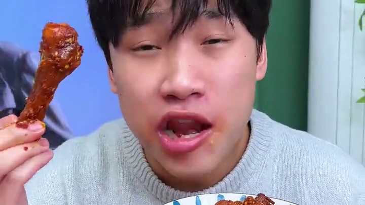 喜欢吃鸭腿又喜欢吃辣的宝子赶紧来试试这个爆辣鸭腿，辣的真过瘾 #好吃到停不下来 #零食推荐 #追剧小