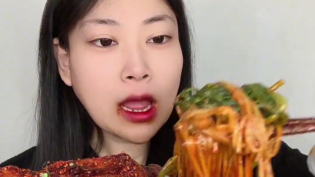 #奥尔良烤鸡腿 #合味芳螺蛳粉 到手9袋 加赠一袋南昌拌粉 干米粉软糯劲道 粉足料足 味道正宗 嗦粉