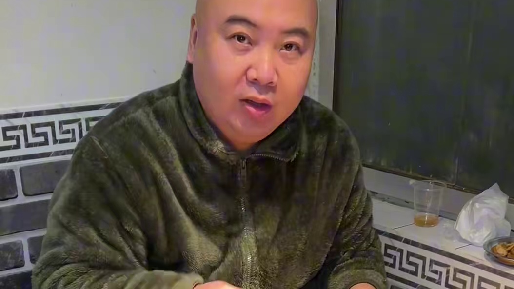 居民楼下少见的三拖一火锅 #三拖一 #重庆火锅