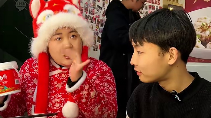 河南小伙挑战1分钟50个饺子紧张得都结巴了，康不饱说实力跟他不相上下，原来是深藏不露啊！#美食 #挑